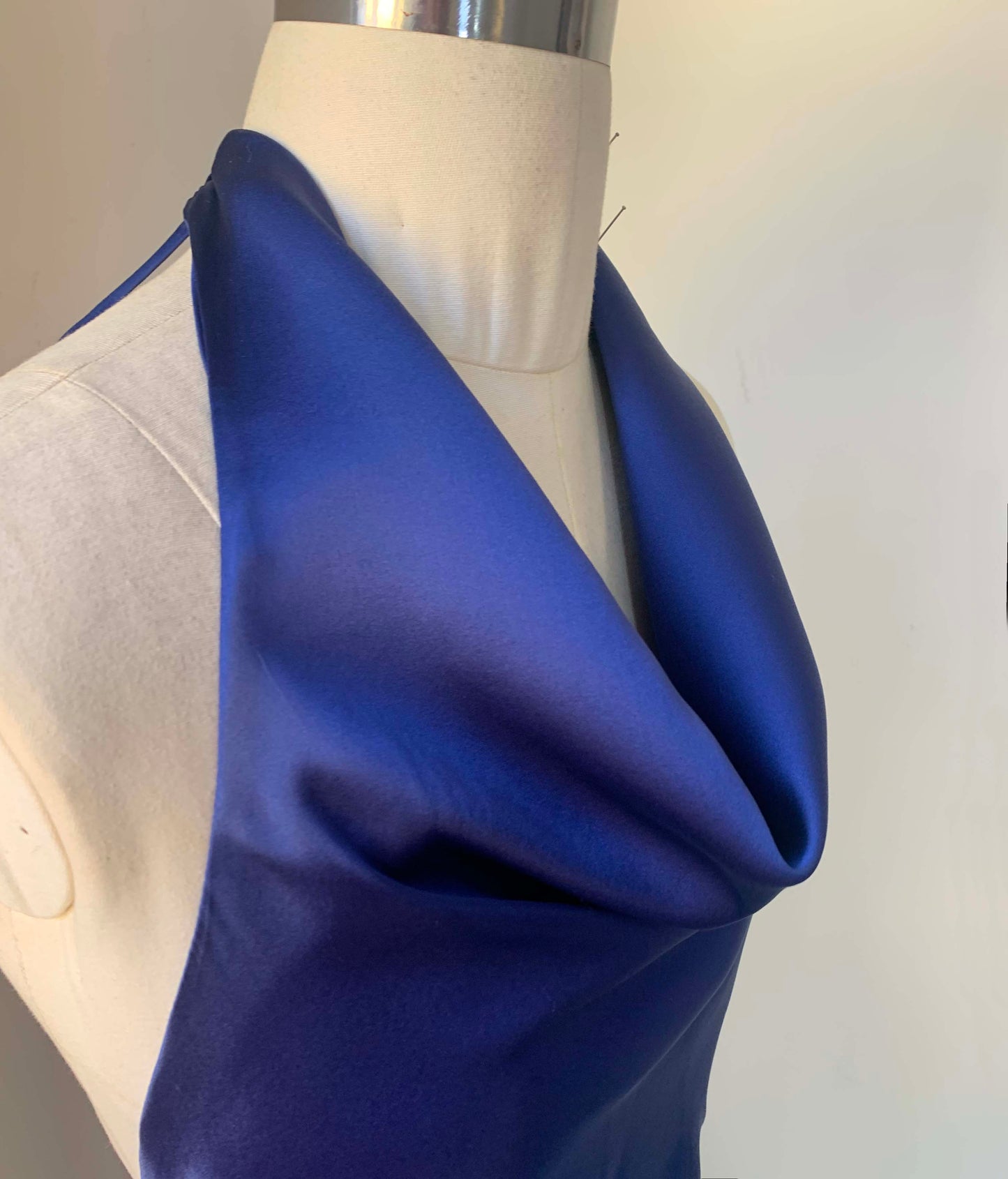 Vestido largo de seda morera Hayleigh