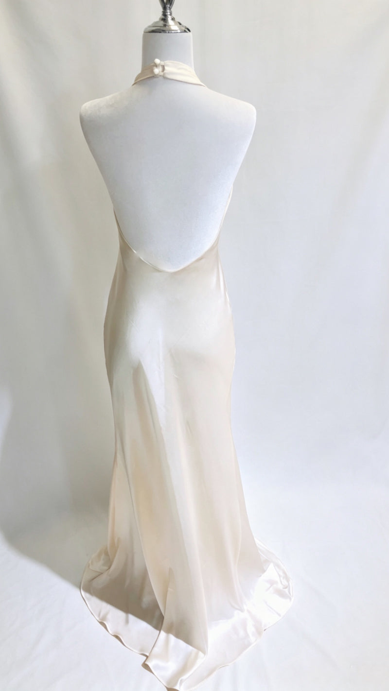 Vestido de seda estilo halter personalizado