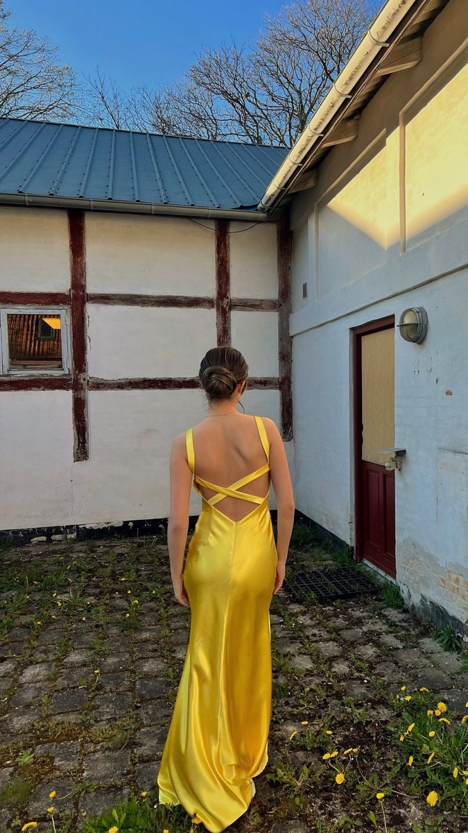 Vestido amarillo personalizado