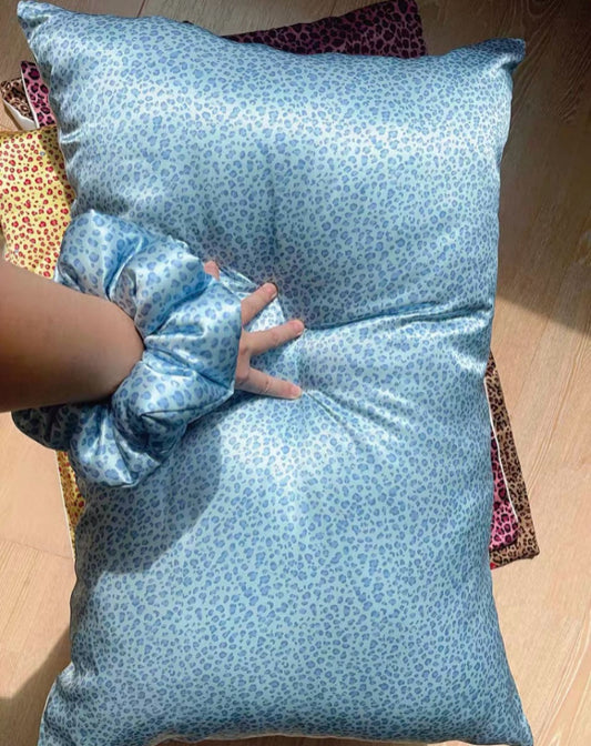 Single 22 Momme Blue Leopard Silk Pillowcase