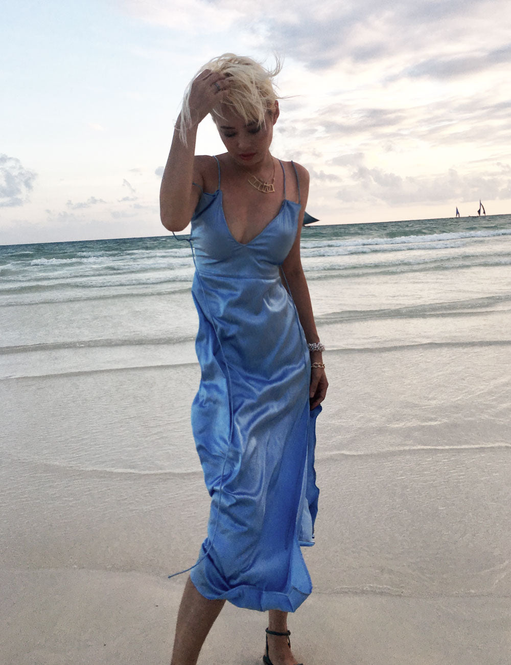 Vestido lencero sin espalda Gabrille Serenity Blue Mulberry
