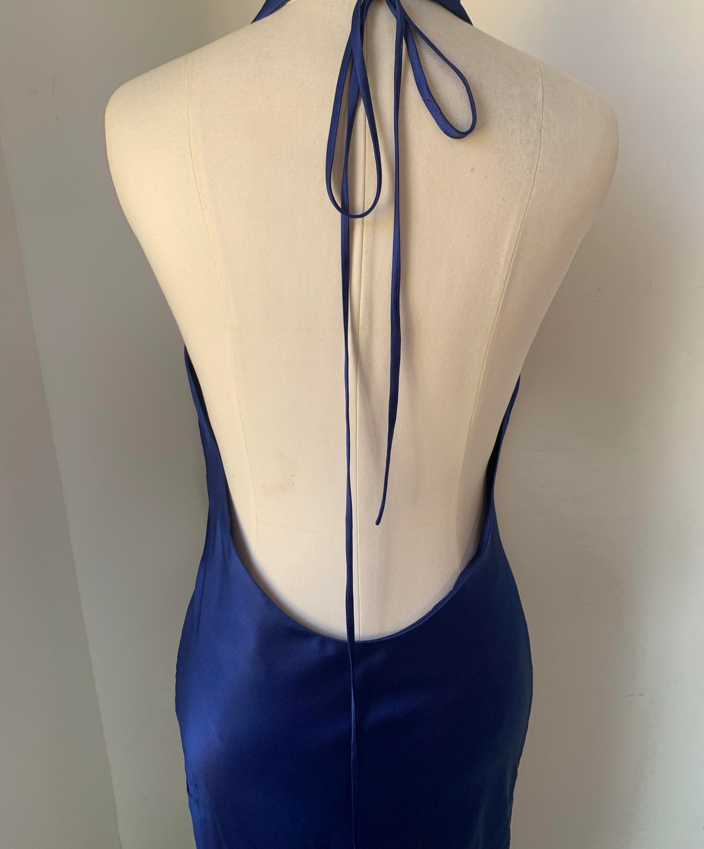 Vestido largo de seda morera Hayleigh