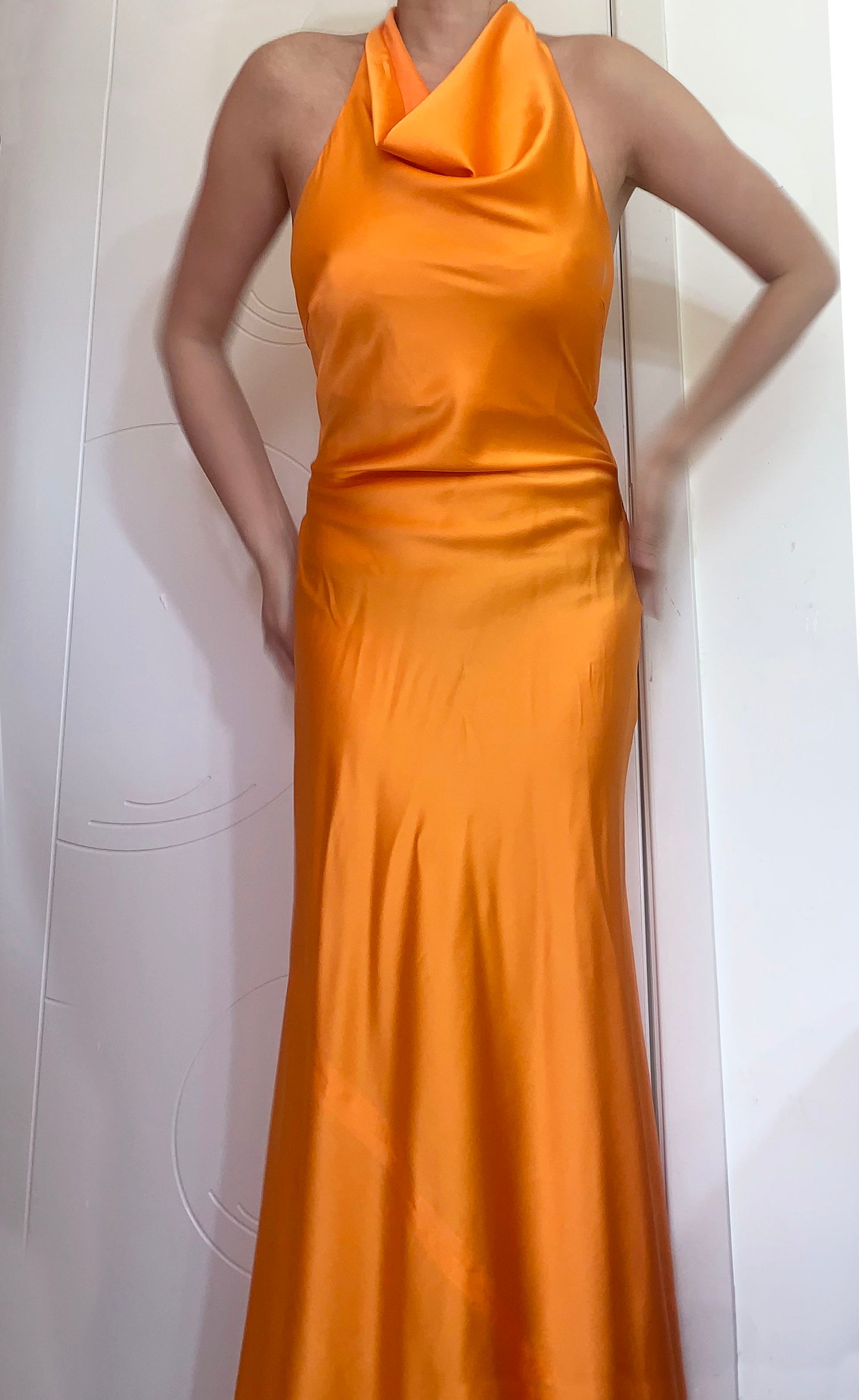 Vestido largo de seda morera Hayleigh