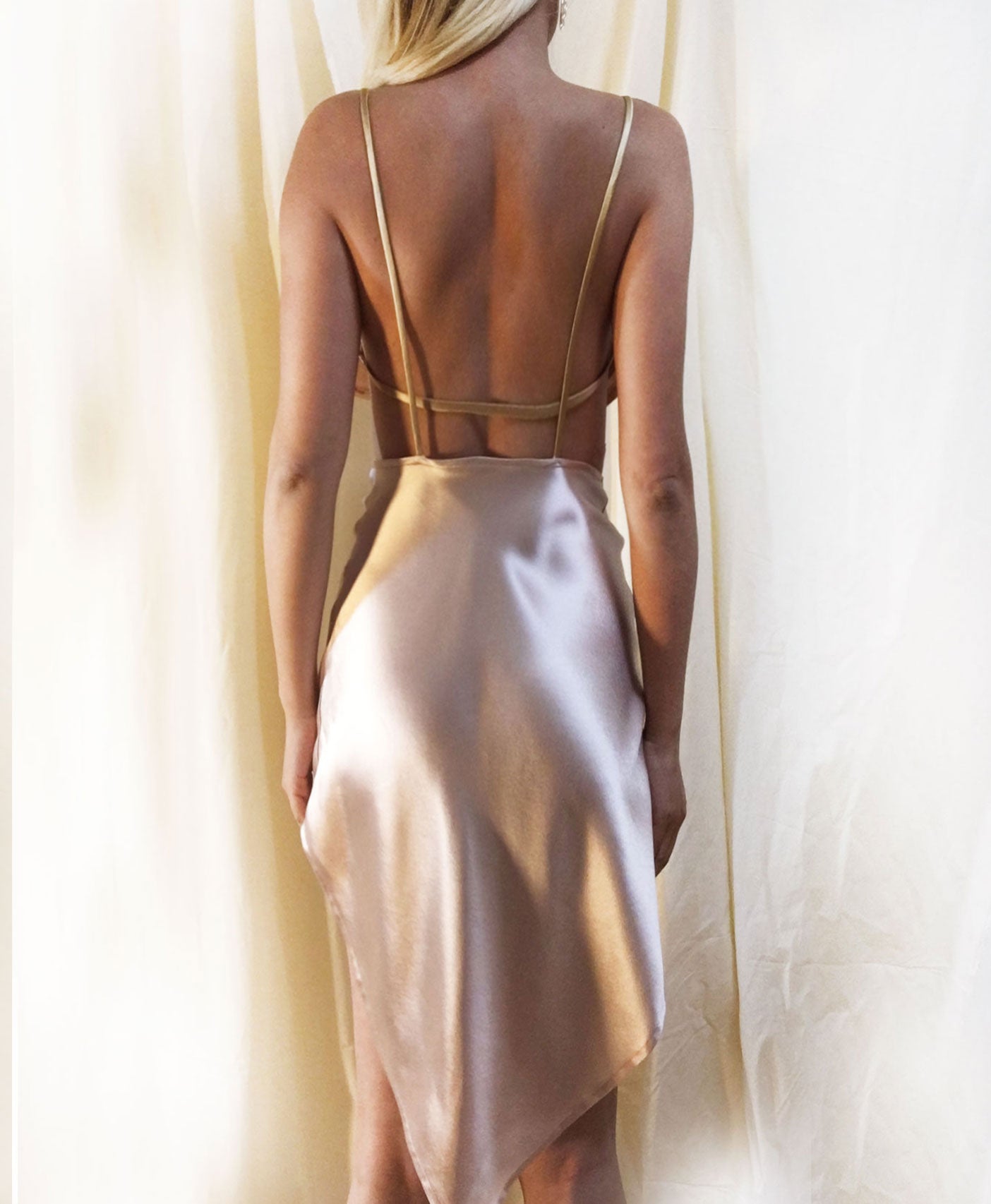 VENTA DE MUESTRAS *Vestido sin espalda asimétrico Gia