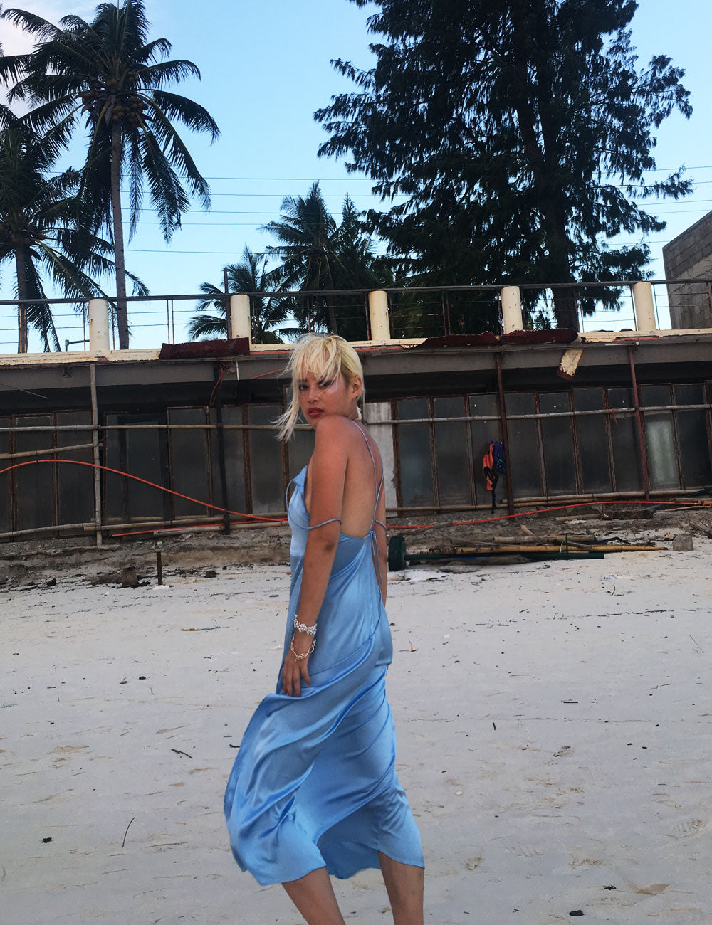 Vestido lencero sin espalda Gabrille Serenity Blue Mulberry