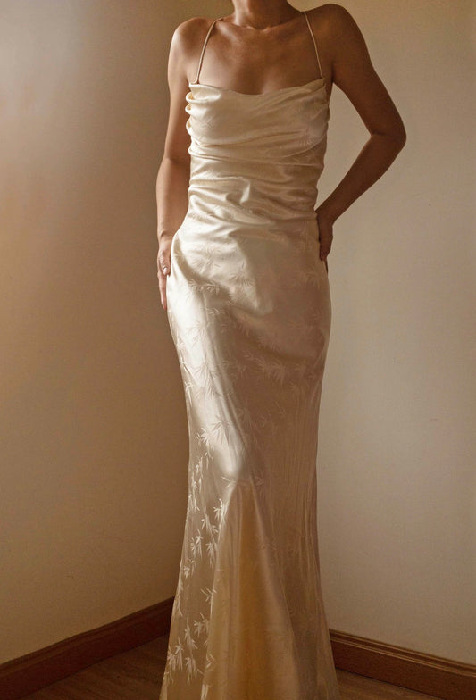 Vestido con cordones y jacquard de bambú