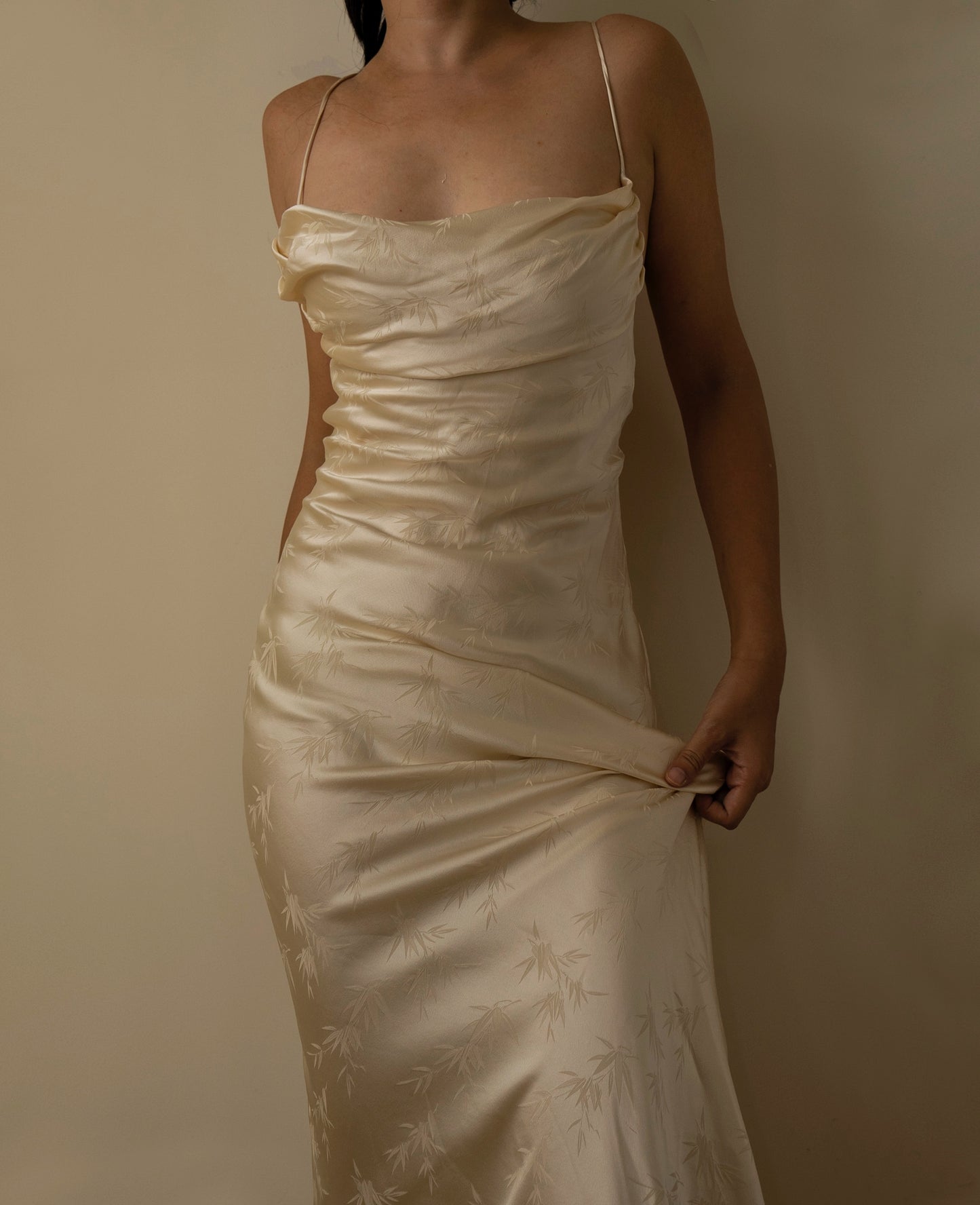Vestido con cordones y jacquard de bambú