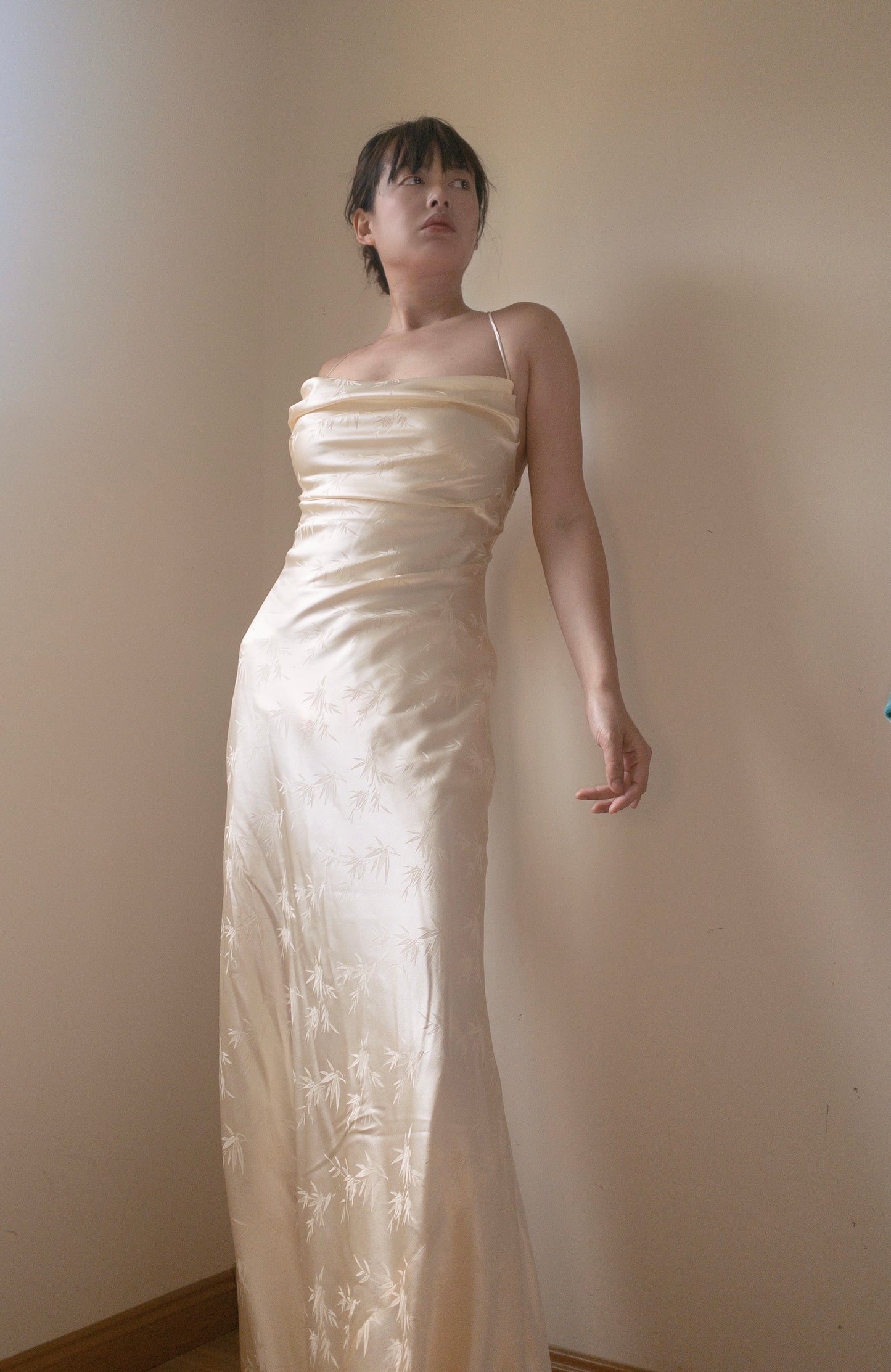 Vestido con cordones y jacquard de bambú